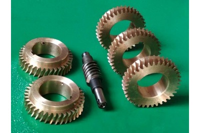 蝸輪蝸杆齧合時旋向必須相同嗎?