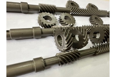 蝸輪蝸杆與齒輪傳動比較 蝸輪蝸杆與齒輪傳動比較